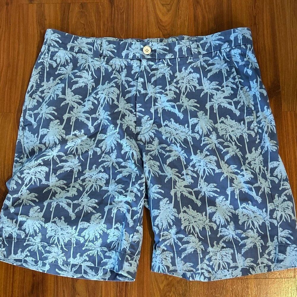 Vineyard Vines blue Palm tree tropical shorts 36